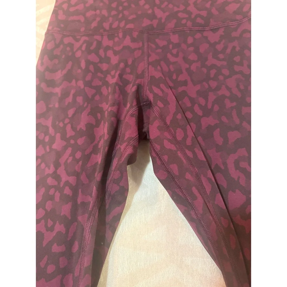 Lululemon‎ Align HR Crop 21 Leopard Jacquard Burgundy Ankle Leggings Size 4